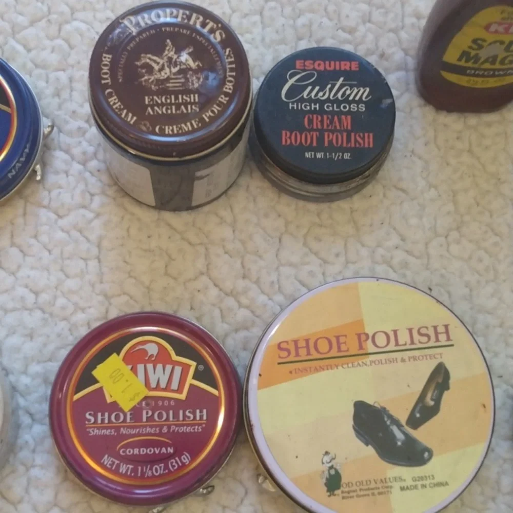 Vintage Cedar Griffin Shoe Shine Kit - 13 Pieces - Picture 9 of 16